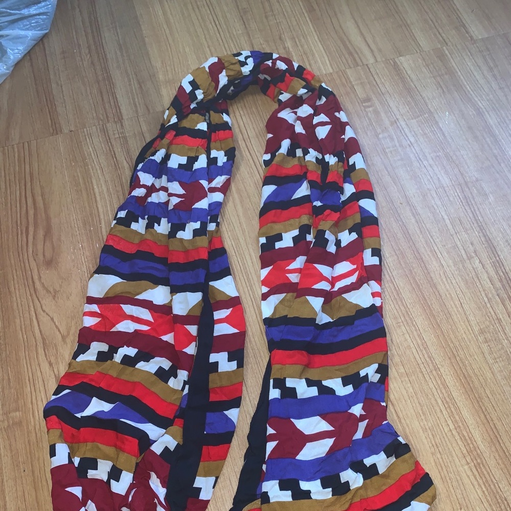 SCARF - Picture 2 of 2